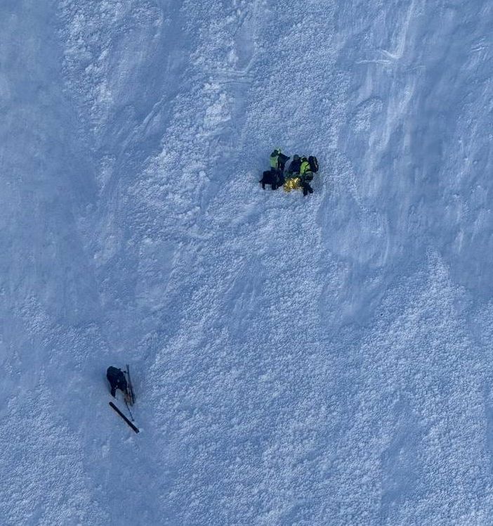 Soccorsi sul Bianco scialpinista in valanga e freerider caduto