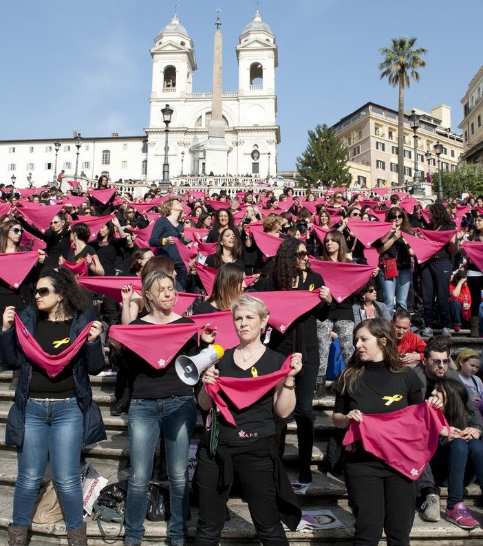 Endometriosi, i Fiori della Consapevolezza sbocciano anche ad Aosta