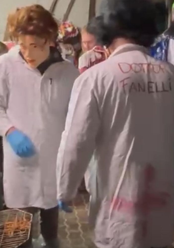Gatta in ospedale, al Carnevale di Allein la maschera del 'dottor Fanelli'