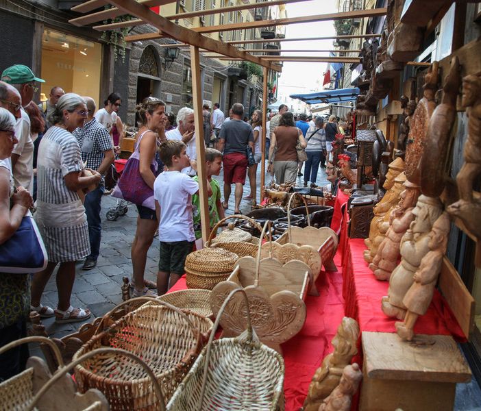 Folla in festa alla Foire d'Été