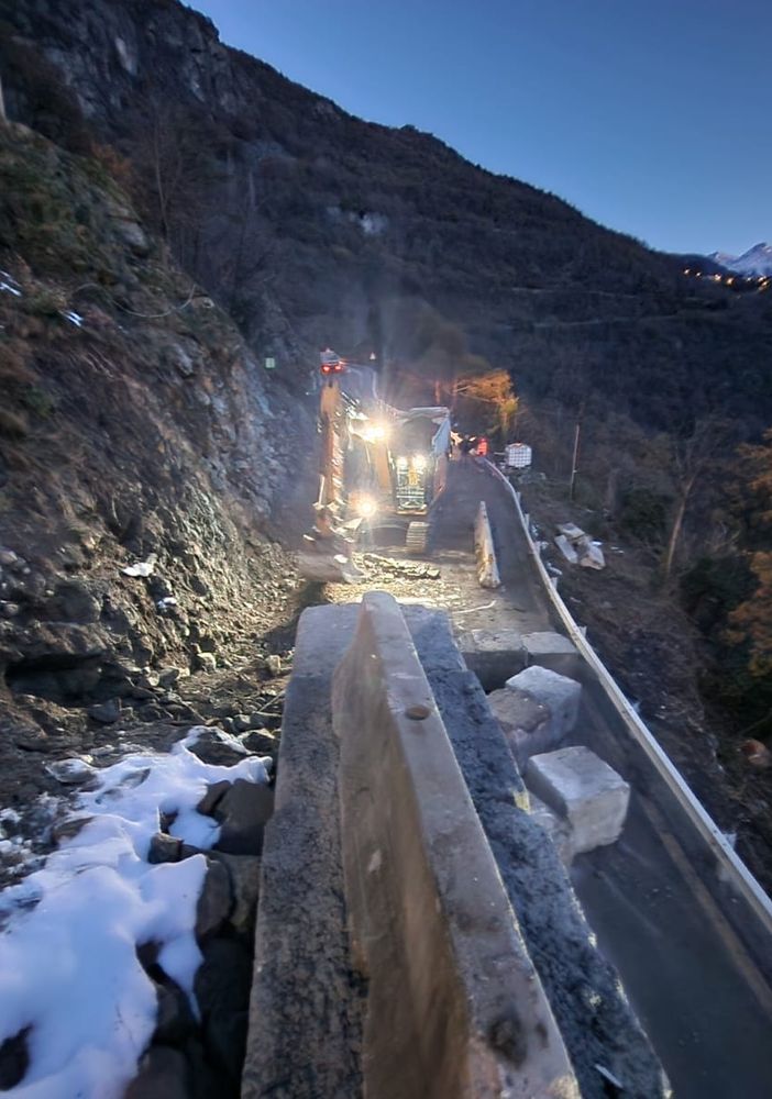 Frana su un cantiere lungo la regionale della Val d'Ayas