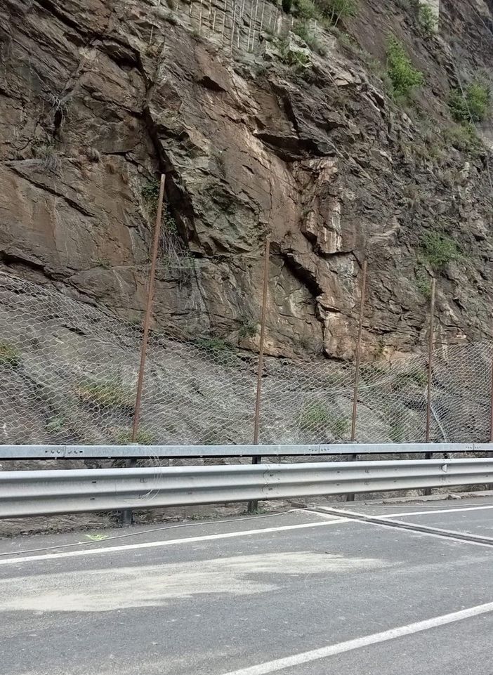 Frana a Donnas, riapre oggi alle 19 la Statale 26