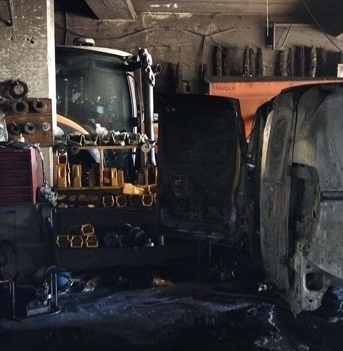 Incendio in un capannone a Doues, intervento dei Vigili del fuoco