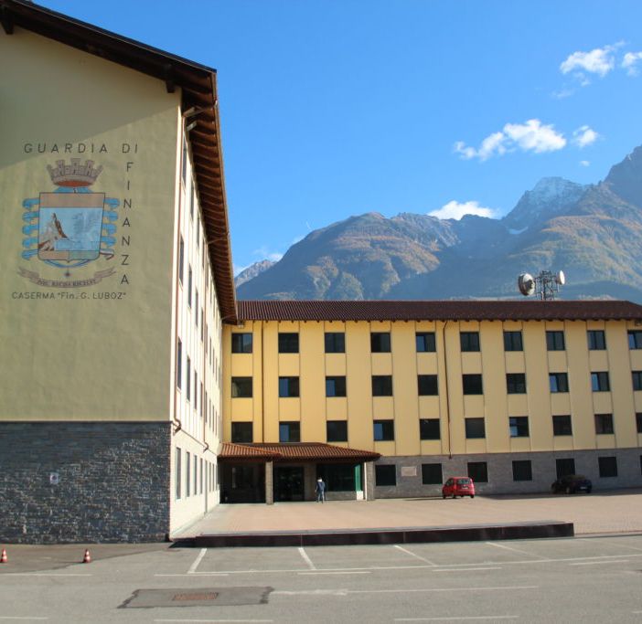 Finanziere trovato morto nella sua abitazione, Polizia scientifica sul posto