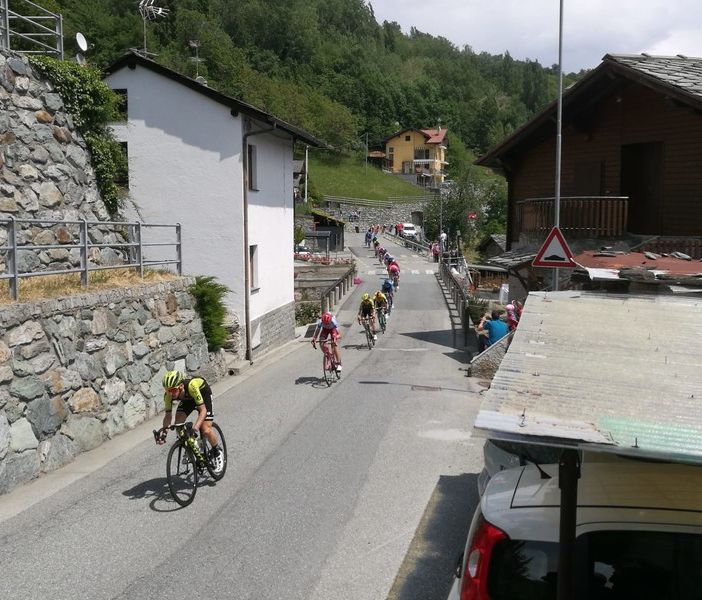 Maggio 2019, il Giro d'Italia passa sulla collina di Nus