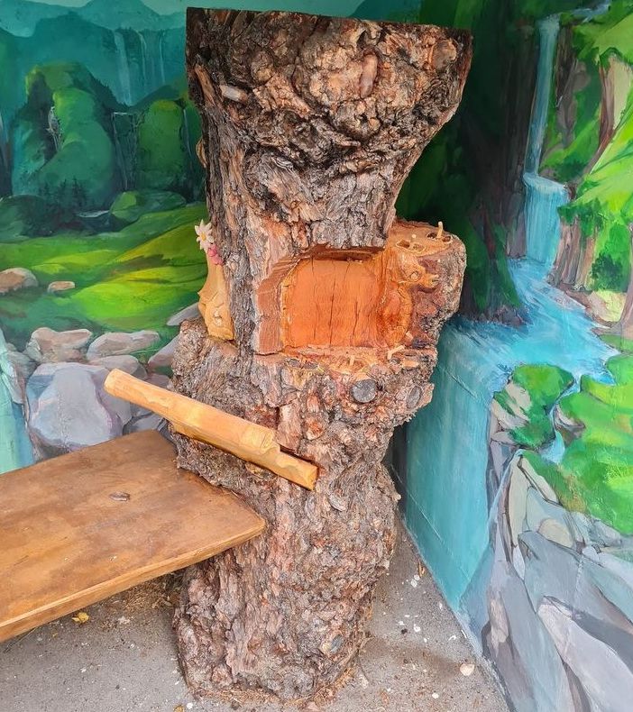Gli gnomi erano stati posizionati su questo cippo