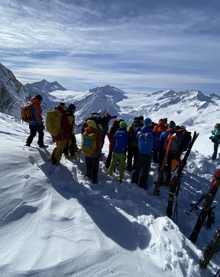 Un corso di formazione su valanga (foto Luca Maspes; nell'articolo foto di Demis Cinti)