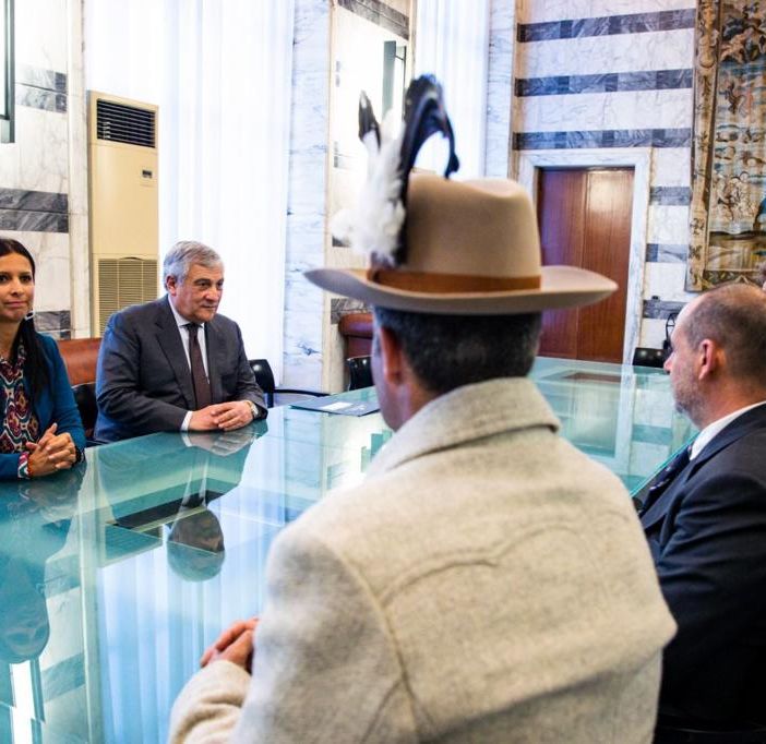 Emily Rini, Antonio Tajani e, di spalle, Ezio Marlier