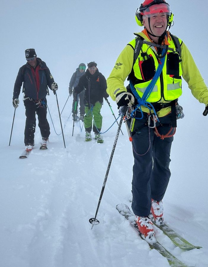 Soccorsi due scialpinisti in difficoltà sul Monte Rosa e uno travolto dal valanga al col Flassin
