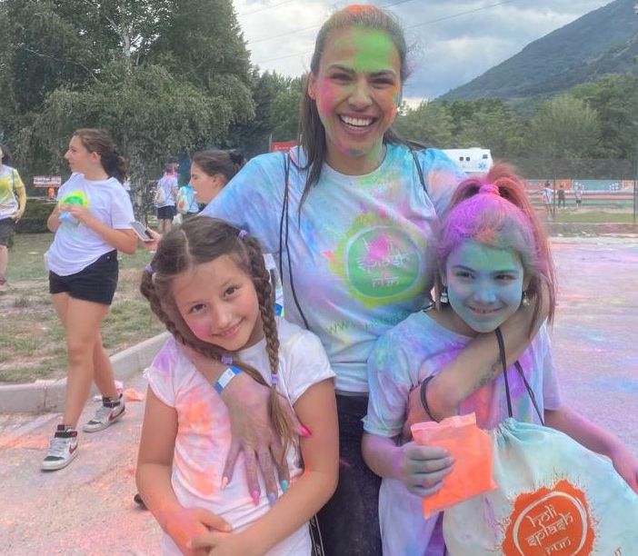 Divertimento, sport e tanti sorrisi all'Holi Splash (cliccare sull'immagine per avviare la minigallery)