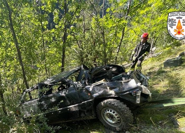 Fuoristrada finisce in scarpata a Roisan, tre feriti