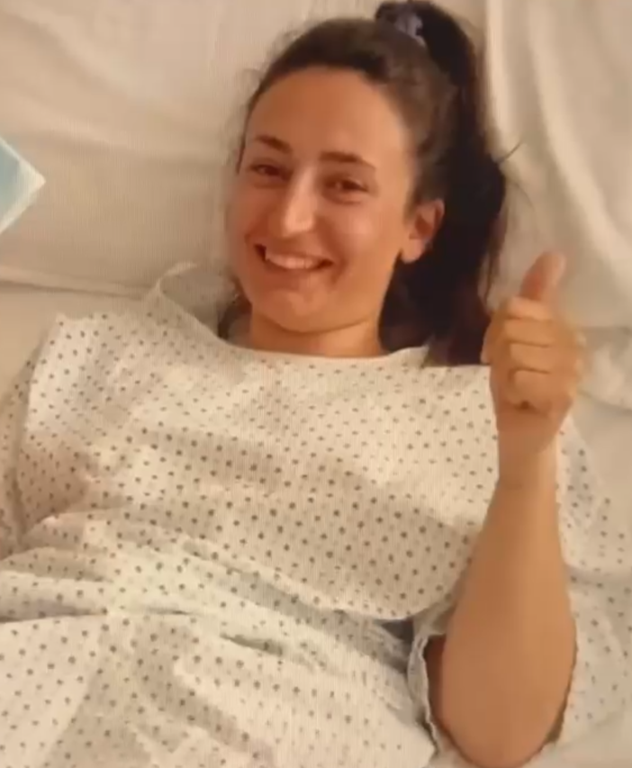 Janira Mellé felice subito dopo l'intervento alla caviglia