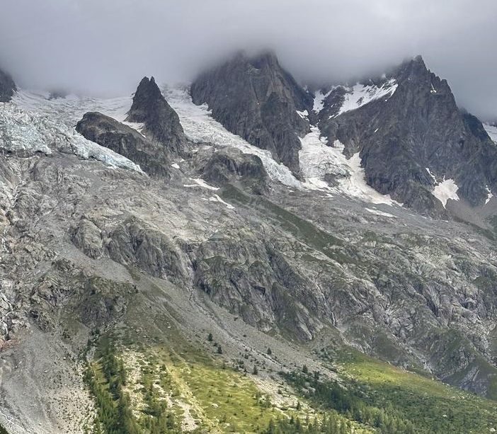 Rinviato ancora il recupero degli alpinisti bloccati sulle Jorasses