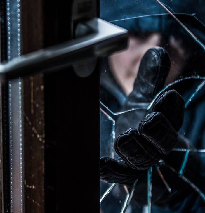 Ladri in azione a Nus, indagano i carabinieri