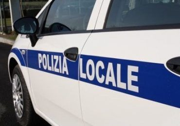 Cervinia: rincorre per strada la fidanzata che invoca aiuto; fermato da turisti e poi dalla Polizia locale