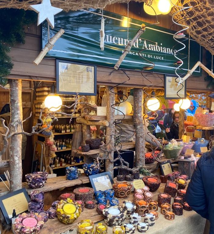 Lueurs d'ambiance: i Mercanti di Luce 'accendono' il Marché Vert Noel