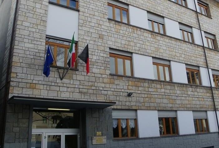 Impianto di riscaldamento rotto, studenti del 'Manzetti' ancora in Dad