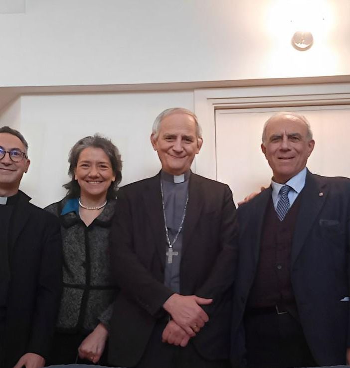 Da sn don Isidoro Mercuri Giovinazzo, la dottoressa Marina Casini, Sua Eminenza Matteo Maria Zuppi, il professor Aldo Bova e il dottor Antonio Falcone