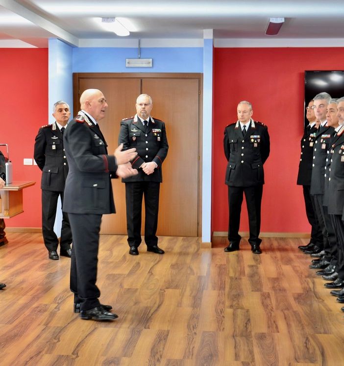 Il generale dell'Arma Gino Micale ha incontrato i carabinieri della Valle