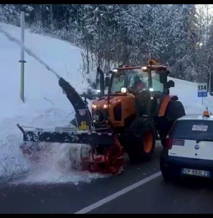Sgombero neve dell'Anas al lavoro sulle strade valdostane