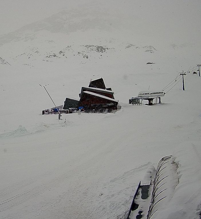 La neve a Cervinia poco prima delle 11 di questa mattina