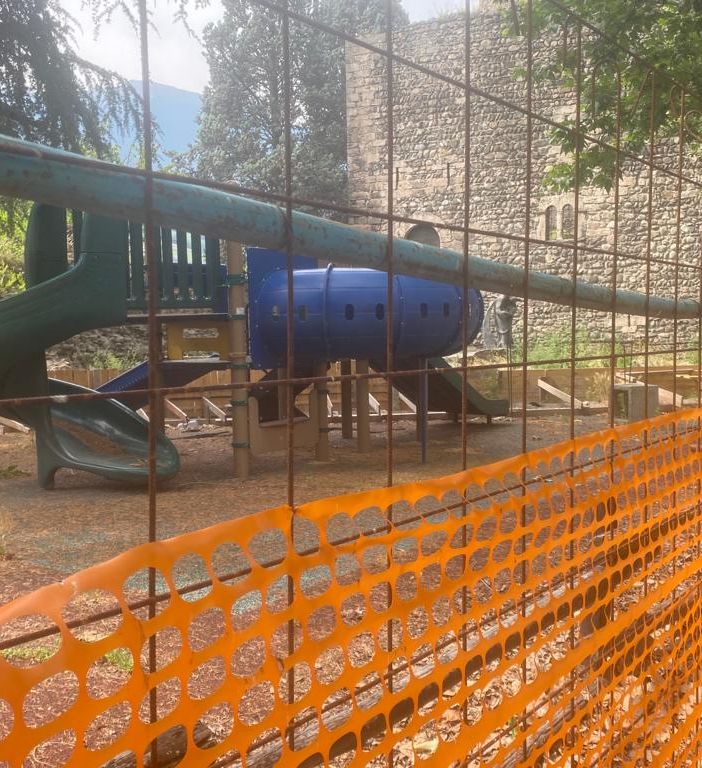 Aosta, il cantiere della pista ciclabile si è 'mangiato' i giochi dei bimbi