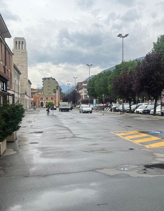 Aosta, rinviata pedonalizzazione di piazza Repubblica, la Lega: 'Nuti affondato'
