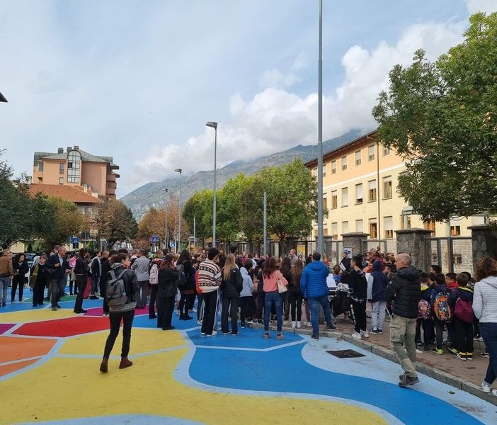 La piazzetta Cavagnet nel giorno dell'inaugurazione a 'spazio sociale'