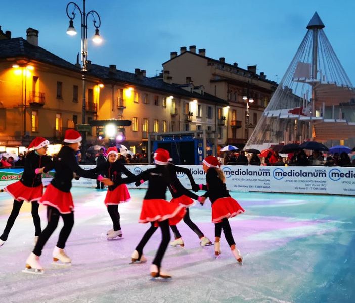 Ad Aosta fa caldo, rinviata l'apertura della pista di pattinaggio