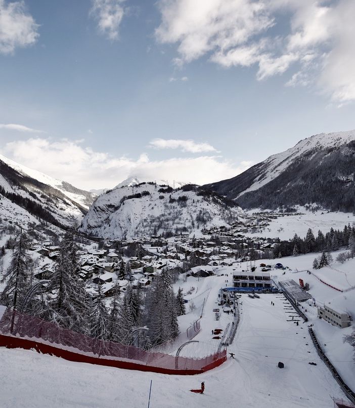 Neve e lavoro in pista a La Thuile: cancellata la prima prova della discesa