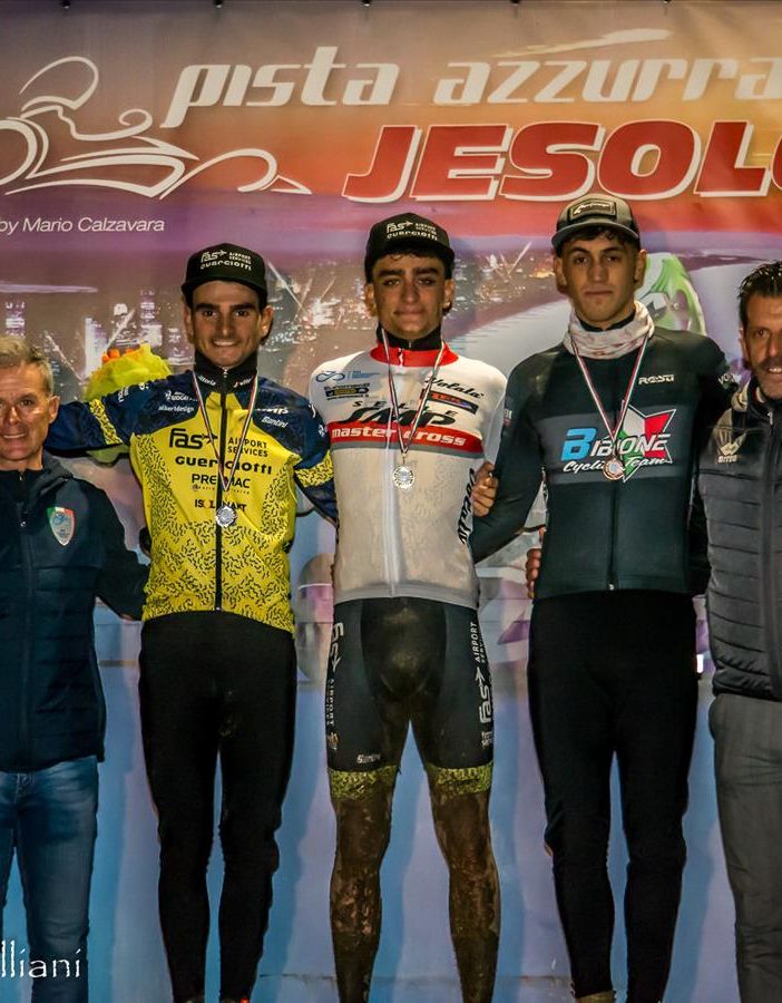 Ciclismo, i fratelli Agostinacchio dominano a Jesolo