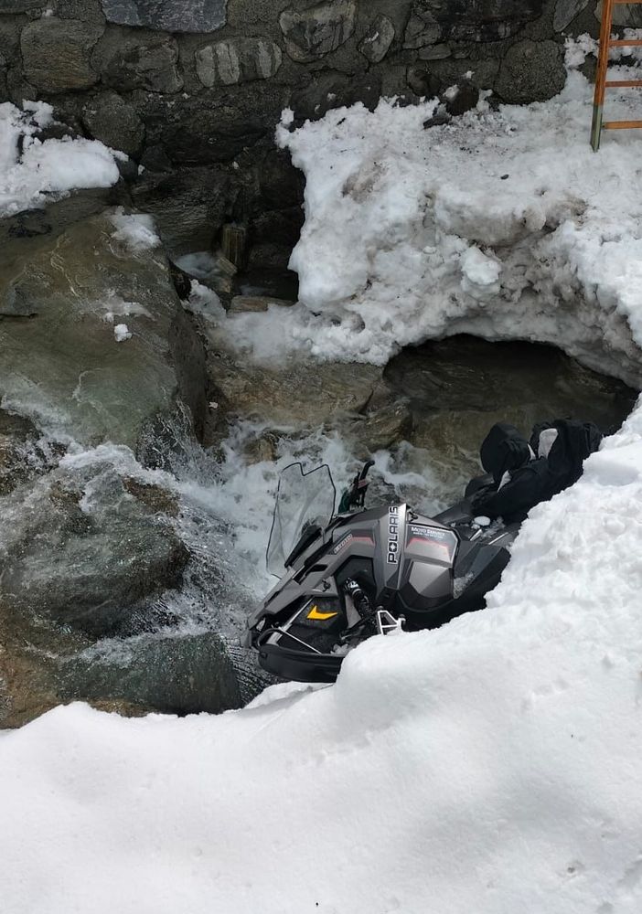 Motoslitta nel torrente, in rianimazione tre dipendenti del 'Baita Cretaz'