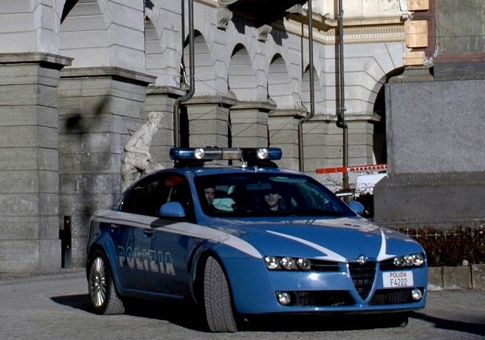 Folle dà in escandescenze e fugge da Psichiatria, lo cercano carabinieri e polizia
