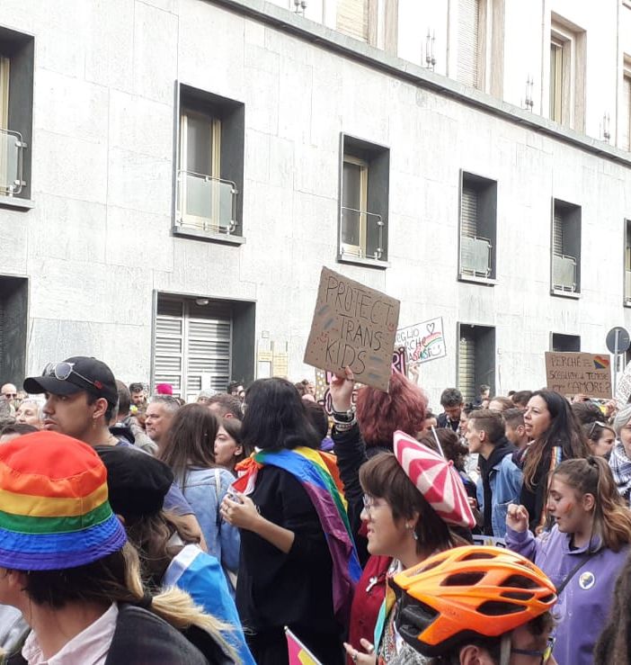 Oltre duemila persone hanno sfilato in festa all'Aosta Pride 2024