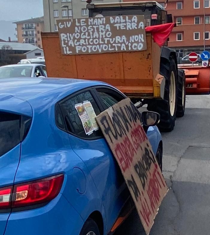 Un trattore e una dozzina di auto, partita in sordina la protesta 'agricola' ad Aosta