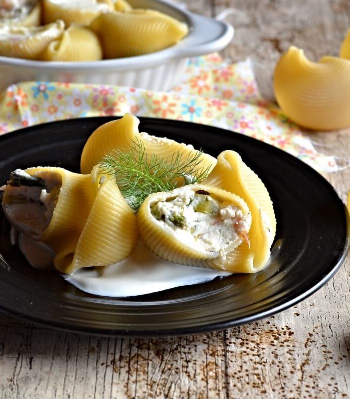 Conchiglioni ripieni di asparagi e salmone