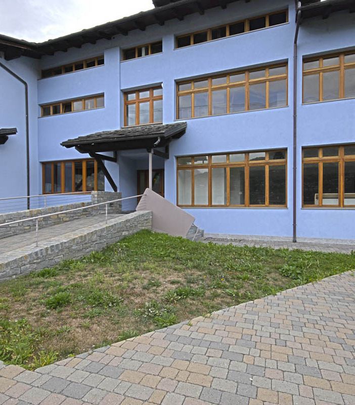 Gressan, raid di ladri-vandali alle scuole di Chevrot
