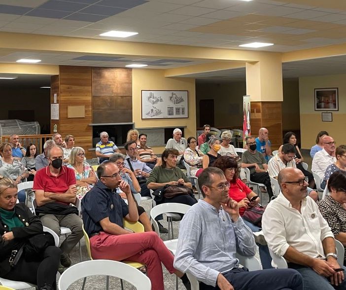 Un'assemblea di VdA Aperta