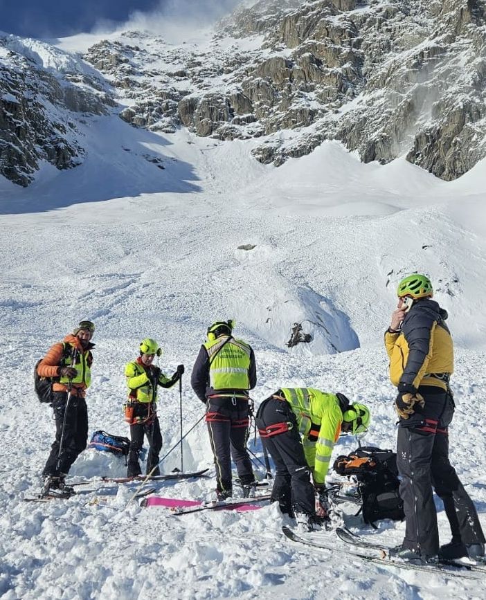Grave freerider travolto da valanga sul Bianco