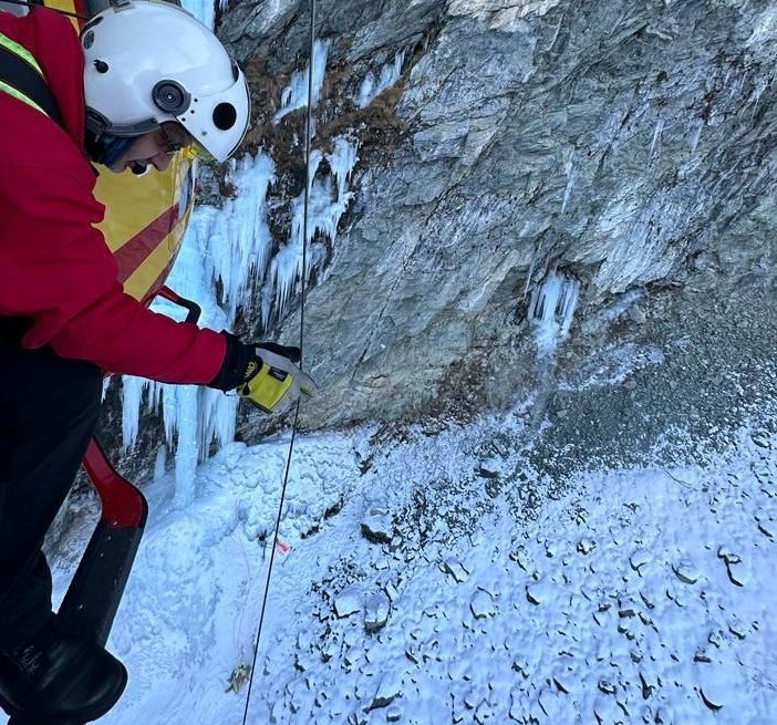 Alpinista precipita dalla vetta del Granpa e muore