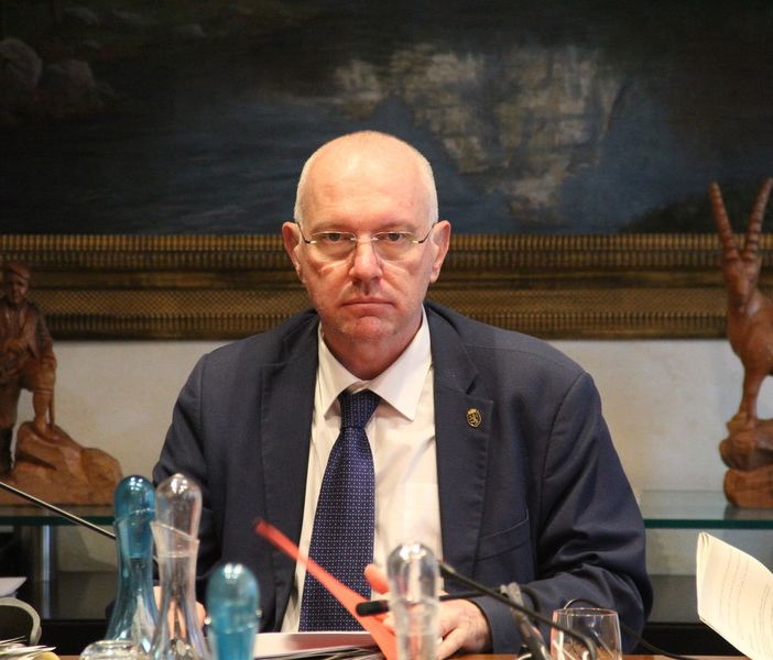 Su Renzo Testolin le accuse di Adu VdA