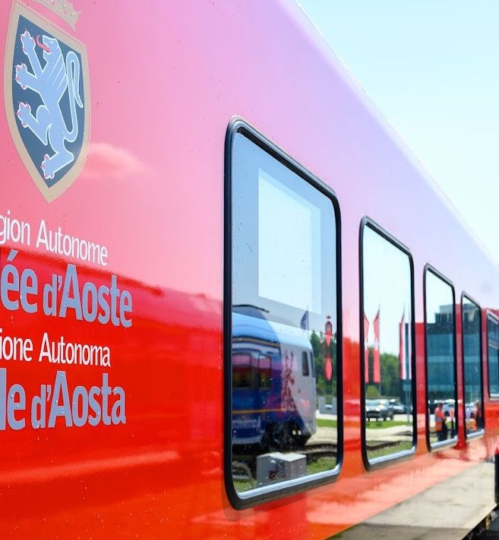 Collaudato il primo treno elettrico per la futura ferrovia valdostana
