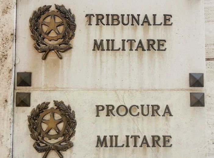 Sentenza choc del Tribunale militare di Napoli: Green pass inutile e vaccino anti Covid pericoloso