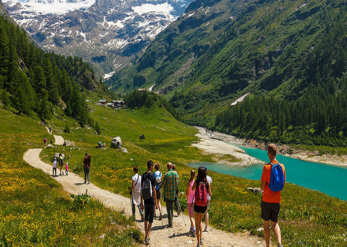 Estate 2023, mai così tanti turisti in Valle dal 2005