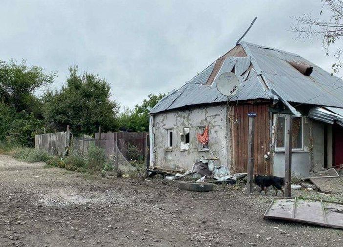 Un'abitazione civile bombardata in Ucraina (foto in esclusiva per Laprimalinea.it)