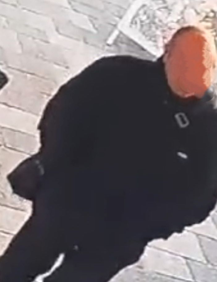 Aosta; ruba una bici in centro sotto le videocamere e scompare -  IL VIDEO DEL FURTO