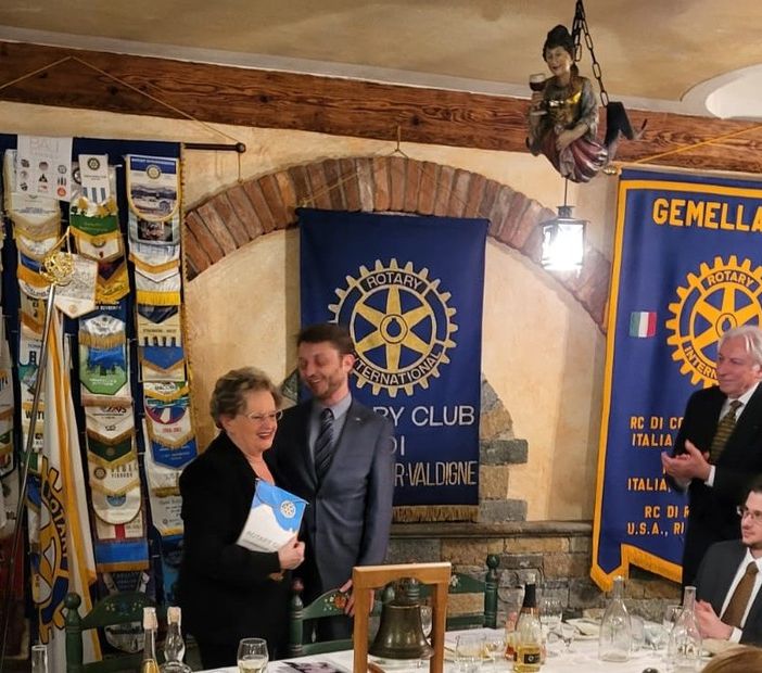 Maria Grazia Vacchina insieme al presidente del Rotary Club Courmayeur-Valdigne, Andrea Succi