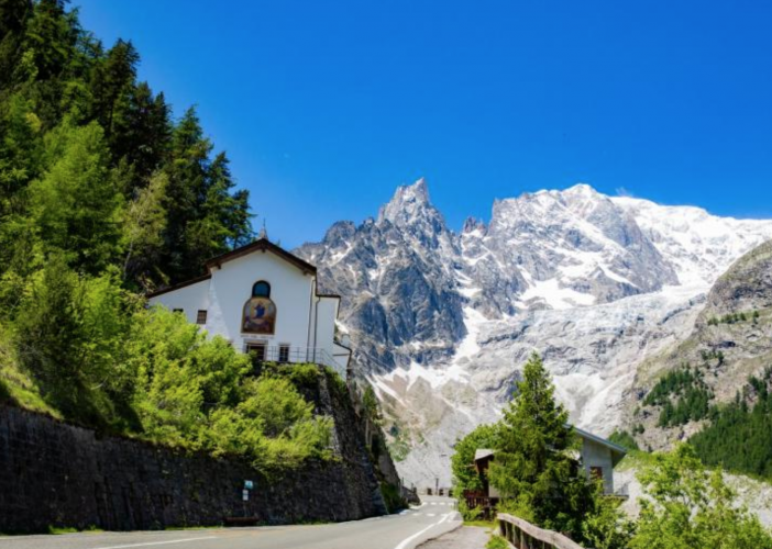 Courmayeur, su servizio navette e costo parcheggi botta e risposta tra Comune e Comitato Val Veny