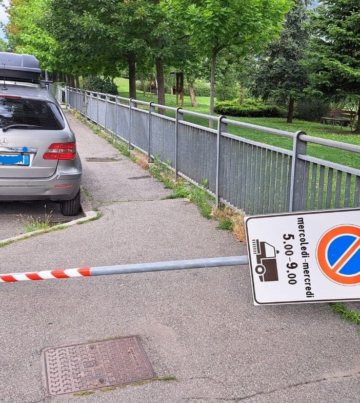 Vandali scatenati nella notte tra Gressan e Aosta