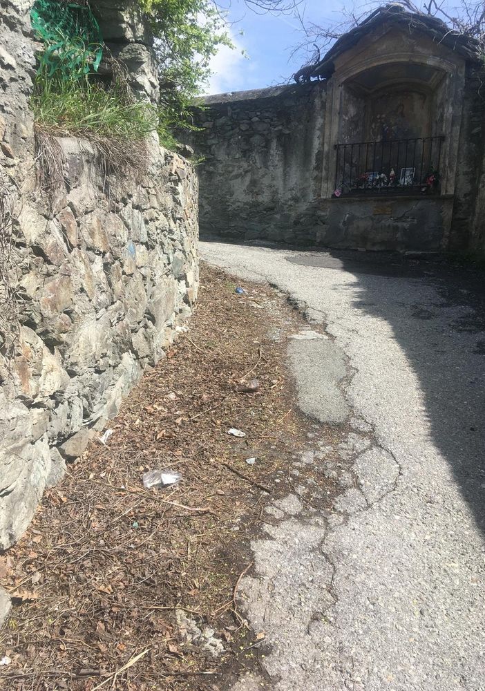 'Via Francigena? Ad Aosta è dissestata e piena d'immondizie...'